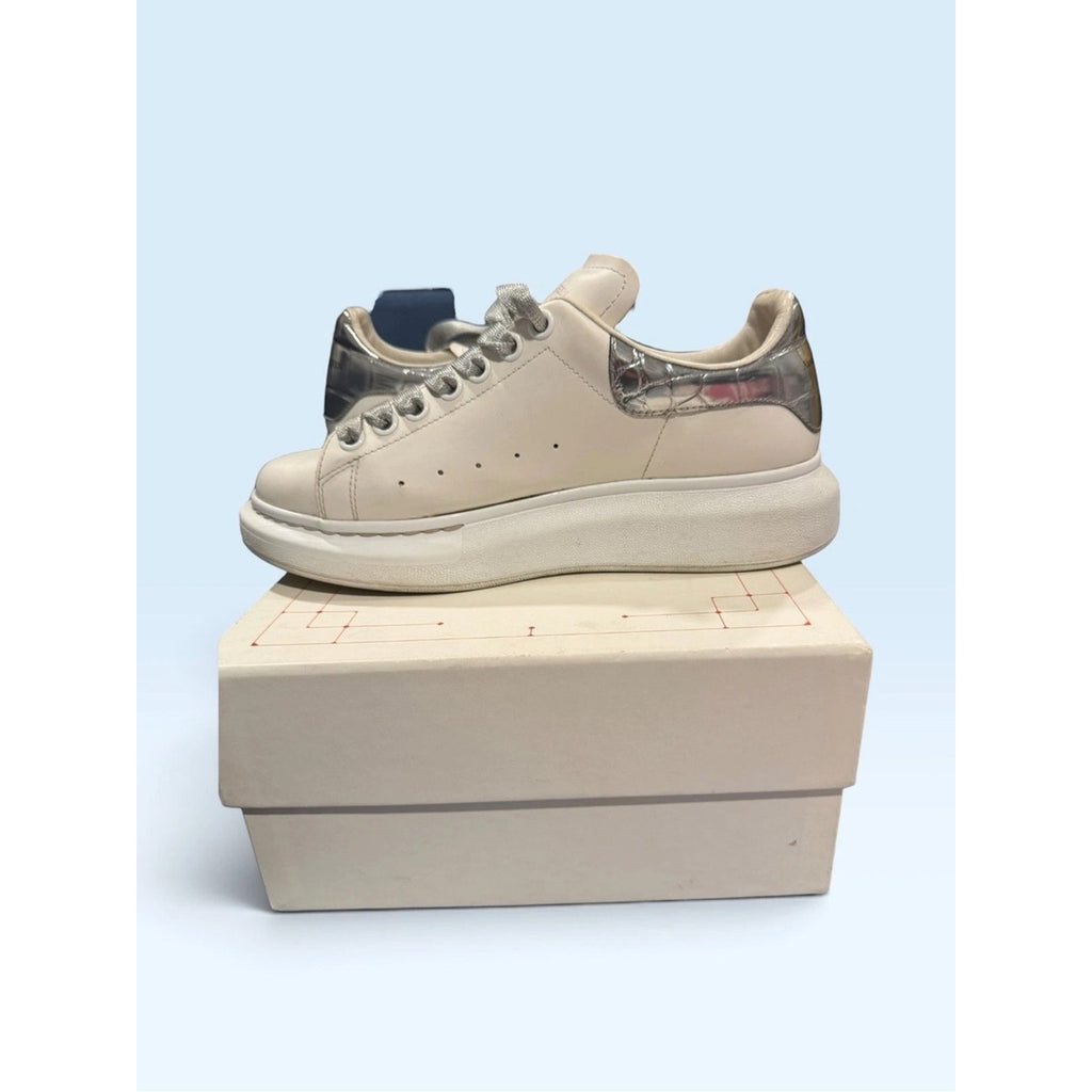 Pristine Alexander McQueen sneakers with Silver Heal Tab and Ribbon Laces