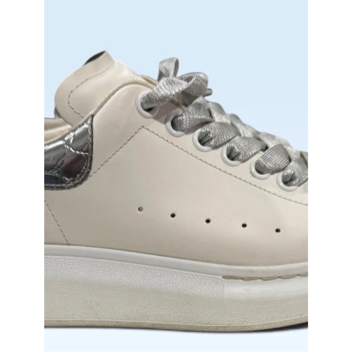 Pristine Alexander McQueen sneakers with Silver Heal Tab and Ribbon Laces